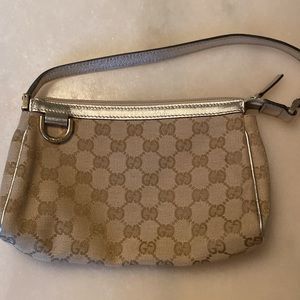 Gucci GG D Ring Abbey Pochette